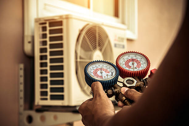 Professional Hvac technician working in Homeland, CA